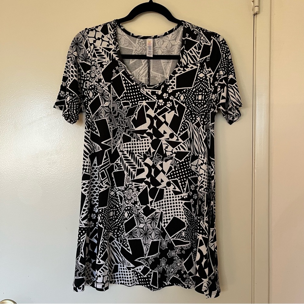 LuLaRoe Perfect T Shirt NWOT New Paw Print Patchwork Print Women XS Black White